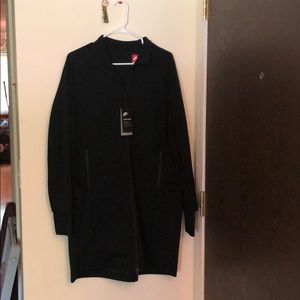 Hi I am selling a black Nike jacket 😍